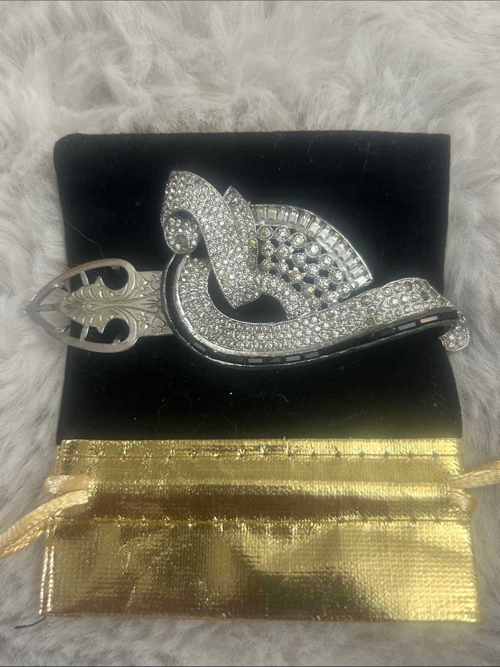 Vintage crystal 1930’s/1940’s fur clip pin